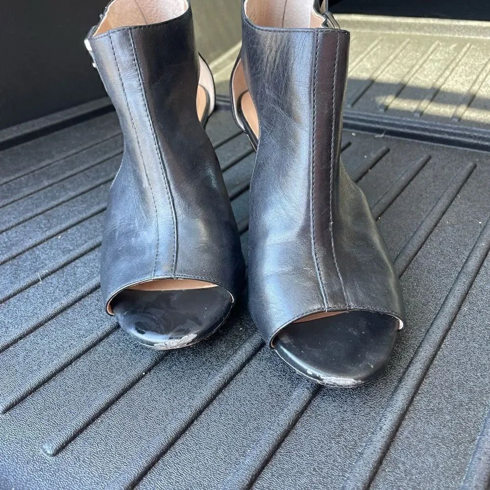 Coach Heels - Picture 2 of 6